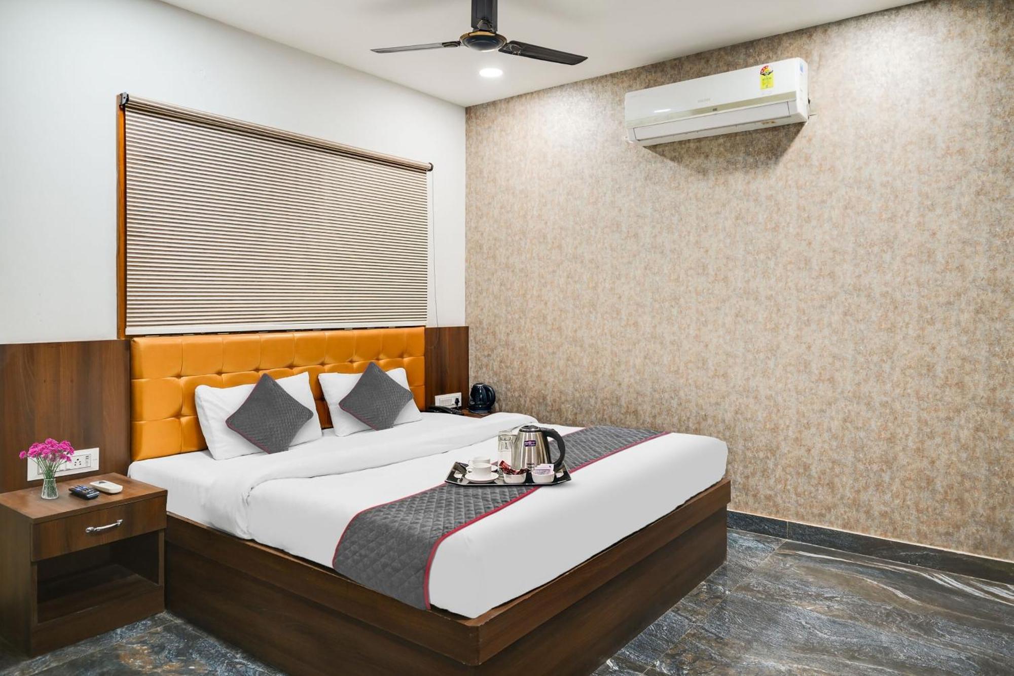Townhouse Oak Hotel Ar Ganges Premium فاراناسي المظهر الخارجي الصورة